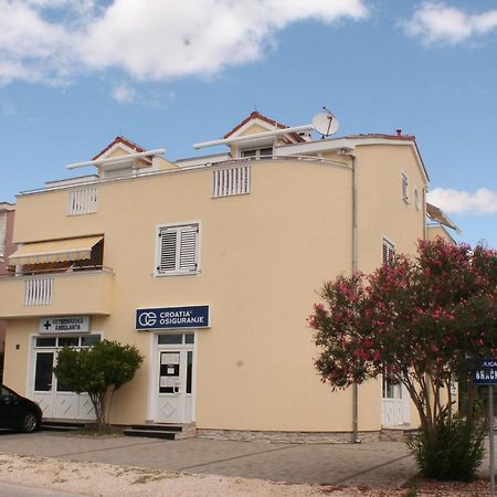 Apartments Dalmata Biograd Na Moru Exterior photo