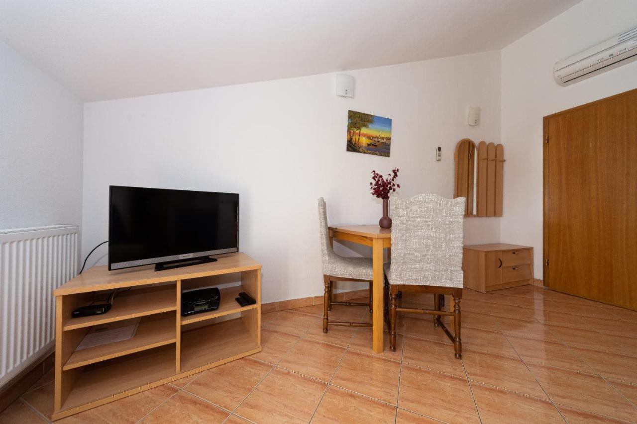 Apartments Dalmata Biograd Na Moru Exterior photo