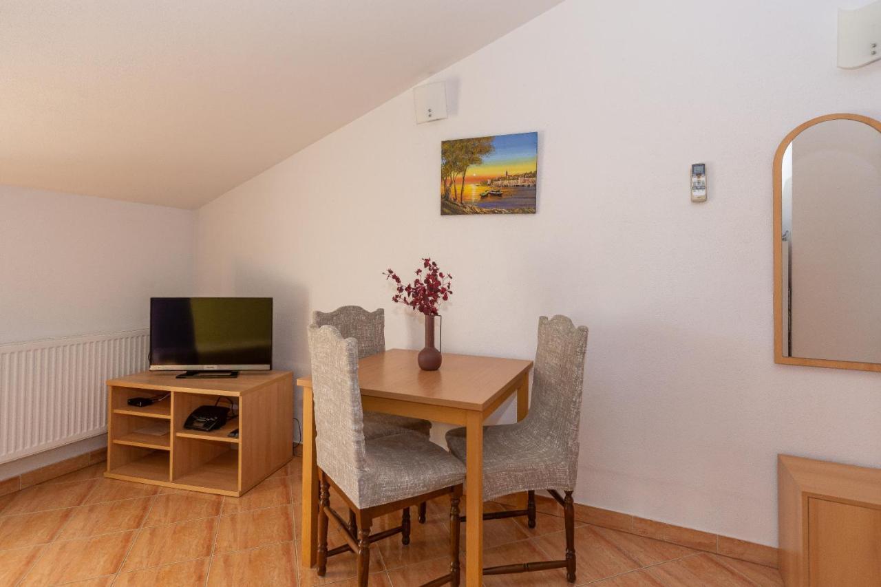 Apartments Dalmata Biograd Na Moru Exterior photo