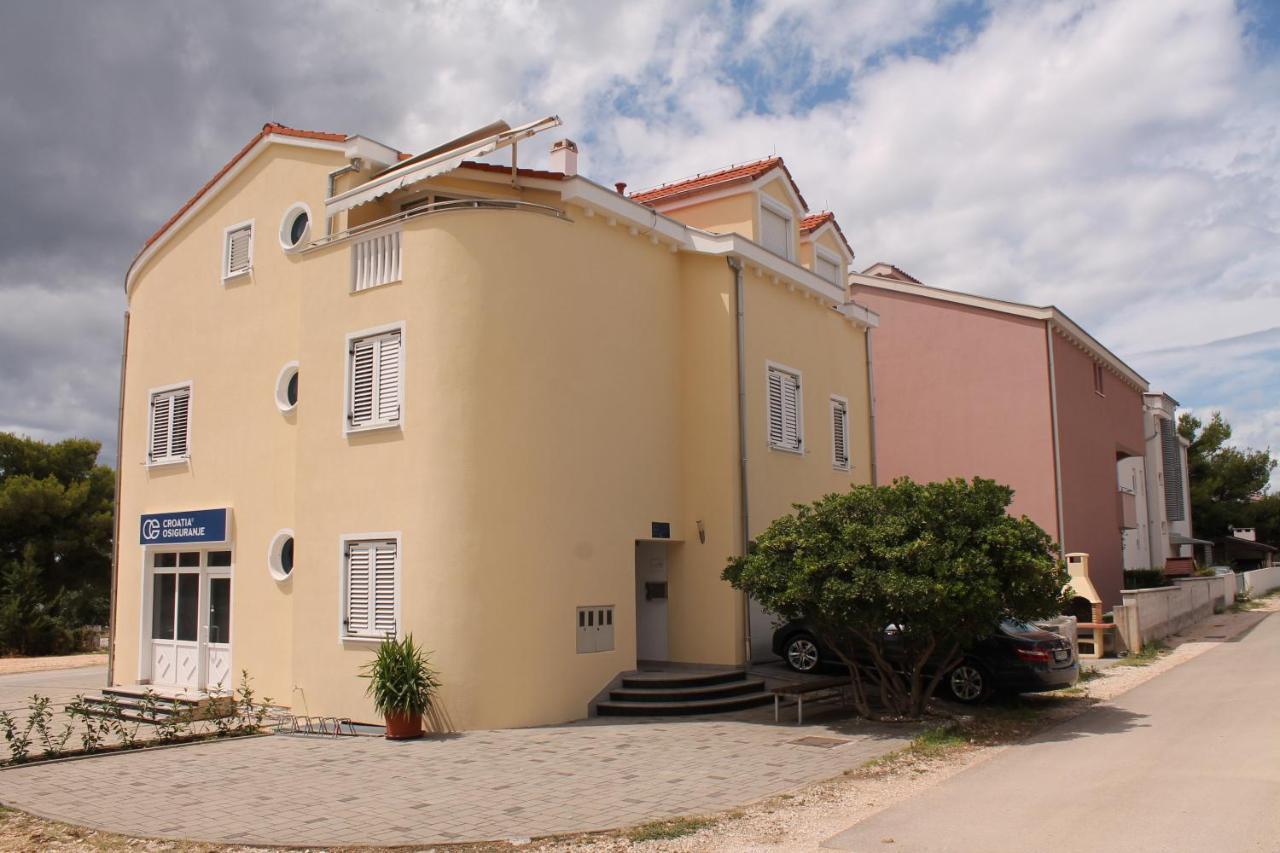 Apartments Dalmata Biograd Na Moru Exterior photo